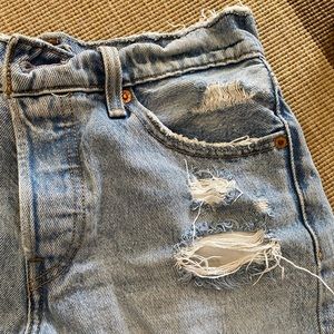 Levi’s wedgie jean short SUMMER SALE!!